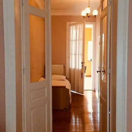 Apartment Bijou > Parvis St Pierre *