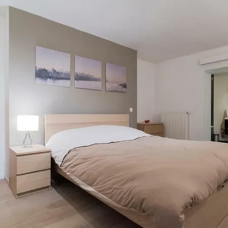 Grand Place, Only 3 Min Walk, 80M Beautiful Apartment Brussels