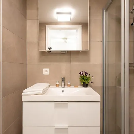 Royal Arts-loi Apartment *