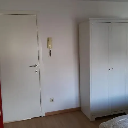 Apartment Central Red