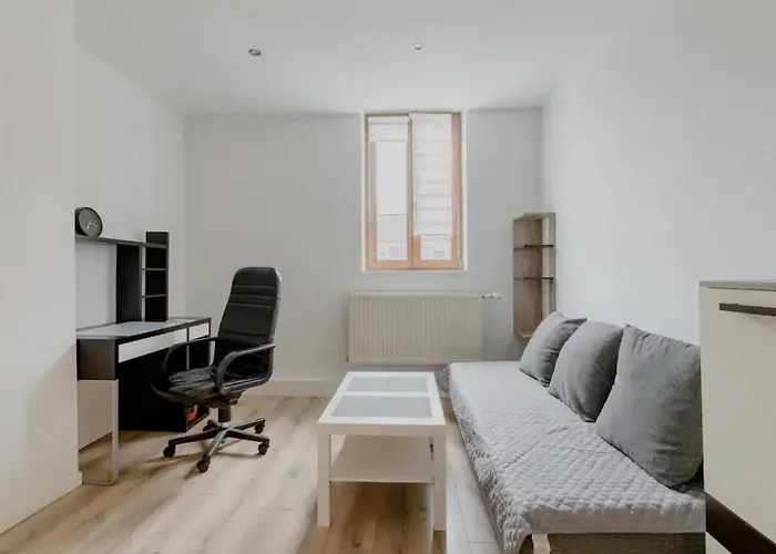 Beautiful Fully Renovated Apartment