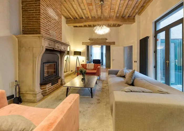 Authentic Belgian Home, Downtown