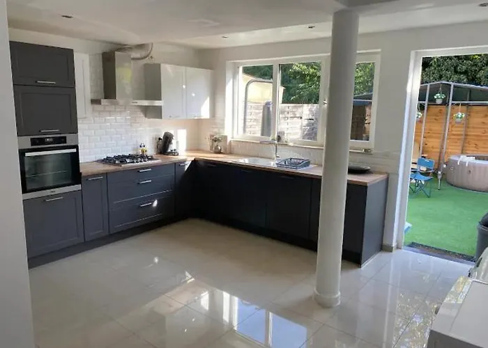 Appartement Spacieux Avec Terrasse Et Garage Prive