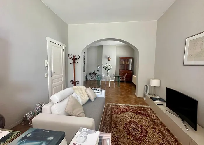Beautiful Luxurious 1 Bedroom Apartment In The Heart Of The European Quarter
