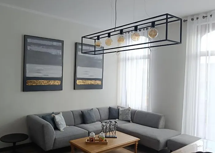Modern Triplex 140M2 - 4 Bedrooms, 1 Living Room & 2 Bathrooms - 8 People In Brussels City