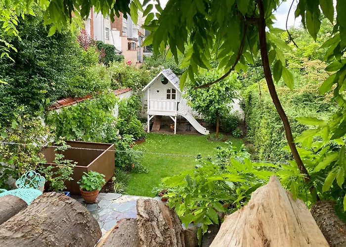 Calm, Green & Birdsong Near The City Center