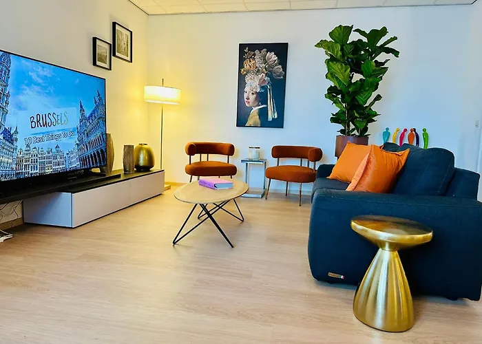 Grand Place - Prime Location 2 Bedroom Apartment