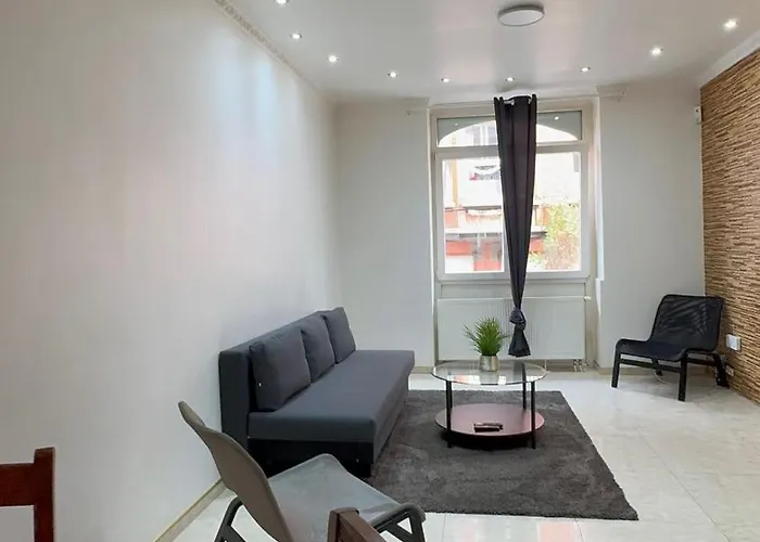 Luxury Apartment 2Br & Jacuzzi Near Expo 12 & Ing Arena