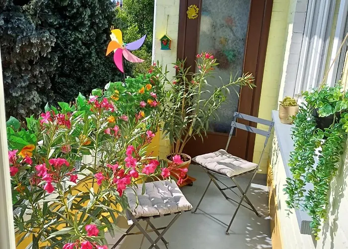Apartment With Terrace In Berchem-Sainte-Agathe