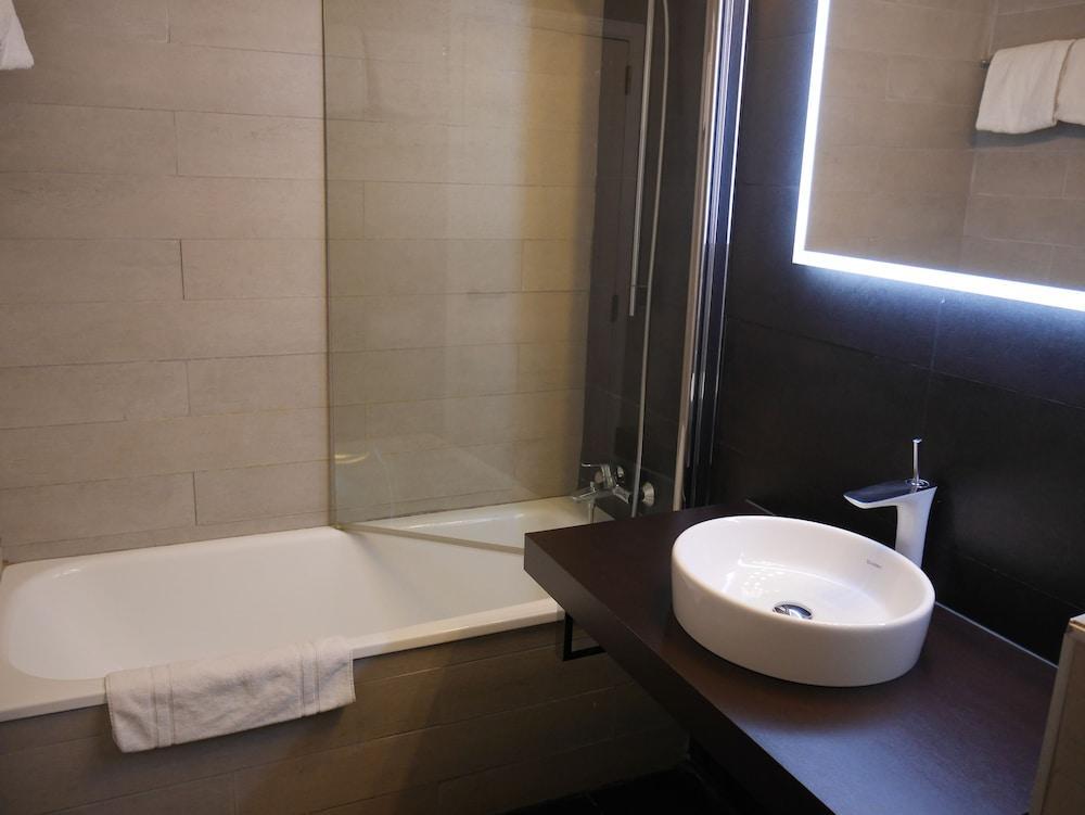 Khách sạn Western Centre 3*