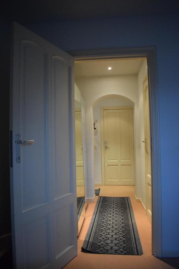 Privatunterkunft With A Private Bathroom In Eu District *