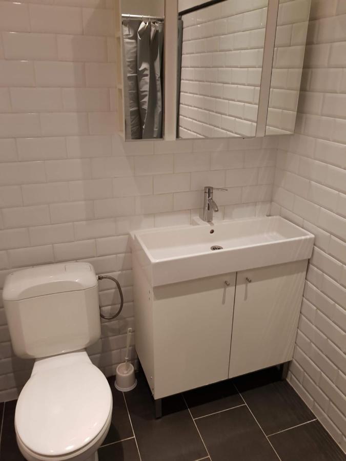 Central Yellow Apartment Apartment *