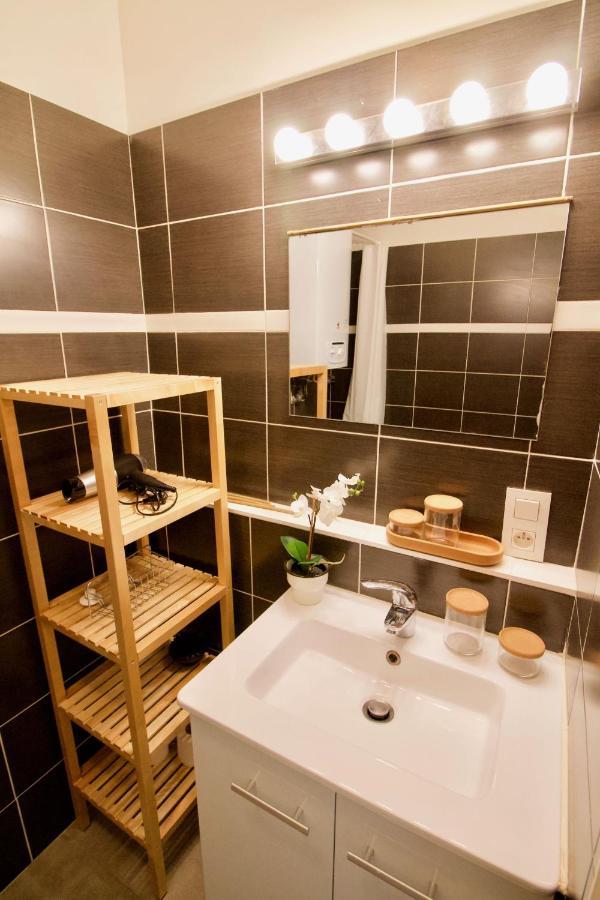 Splendid & Cosy Studio - Perfect Location 'stephanie-louise Area' Apartment