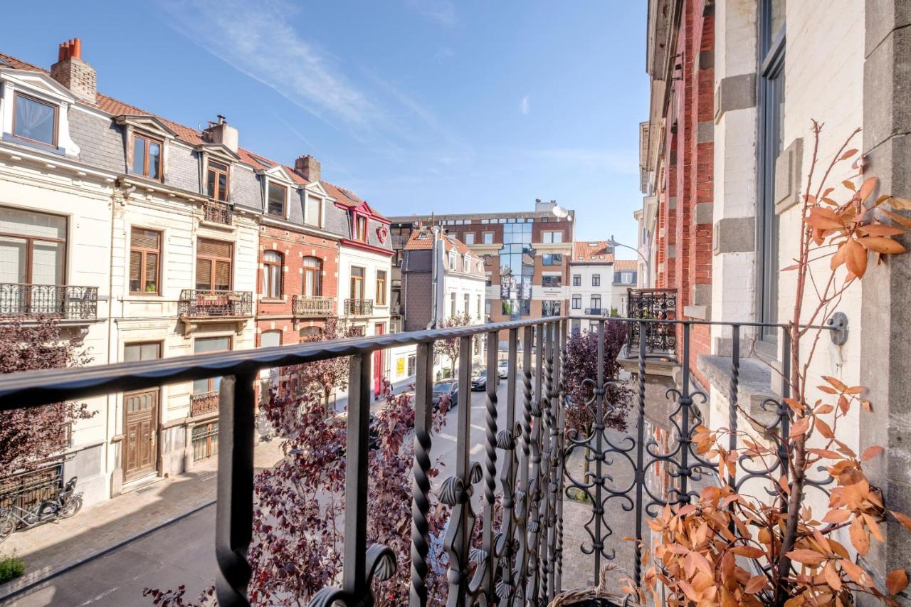 Fabulous In Chatelain Area With Balcony *
