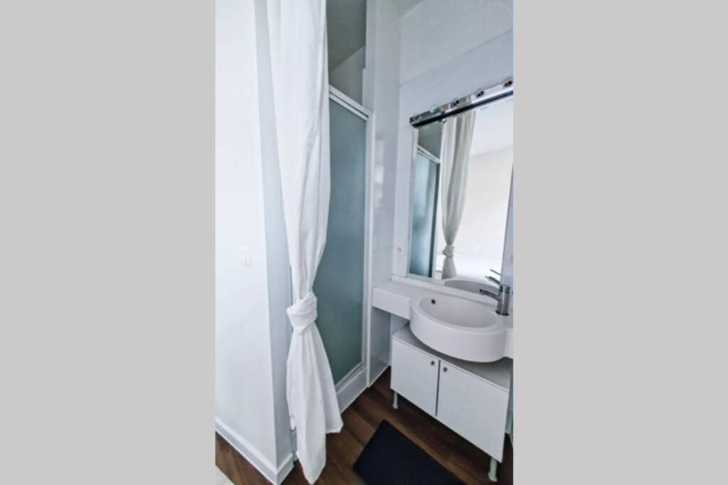 Lakeside 2 Apartment *