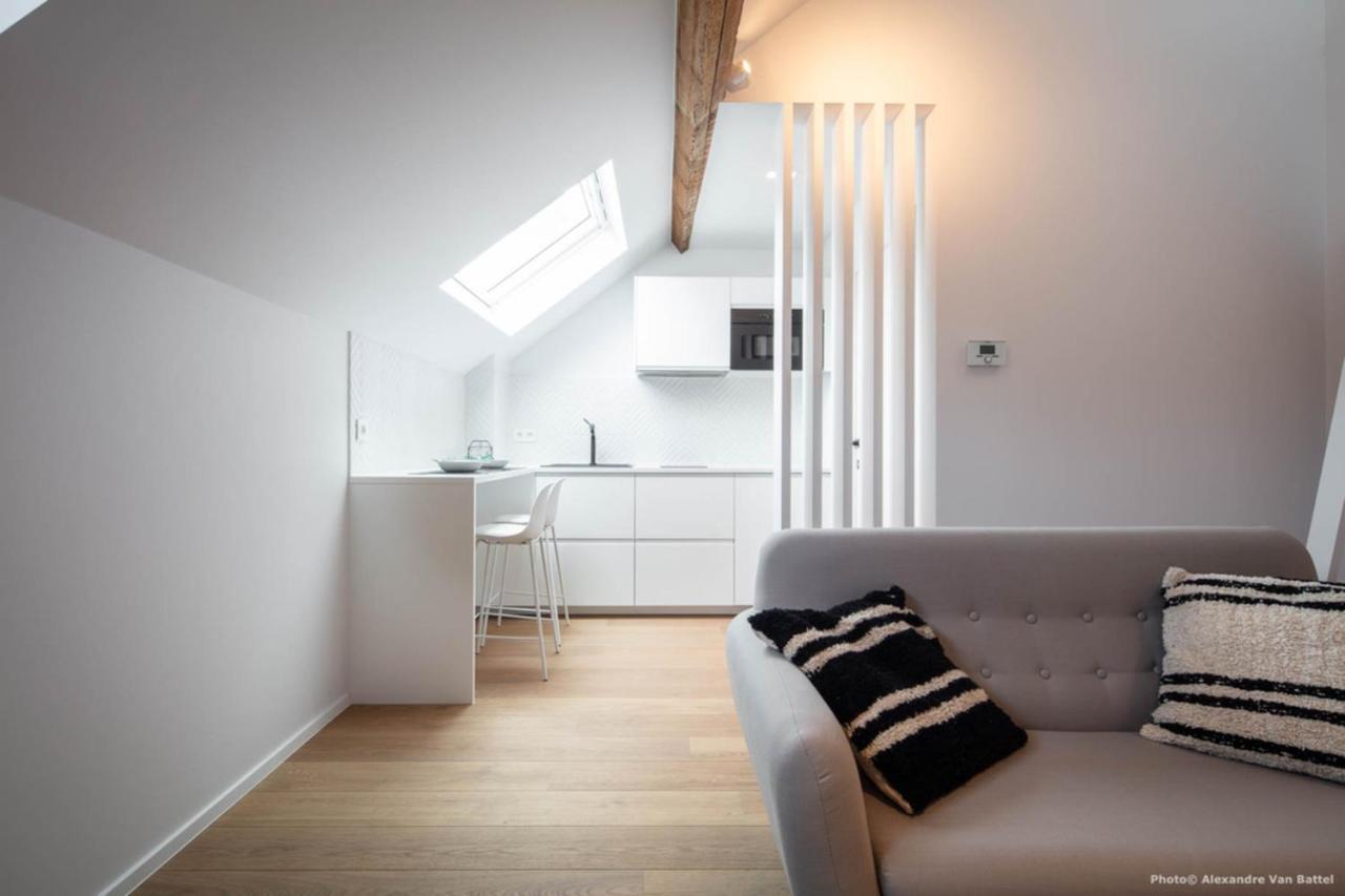 Fully Equipped Near Place Stephanie Apartment