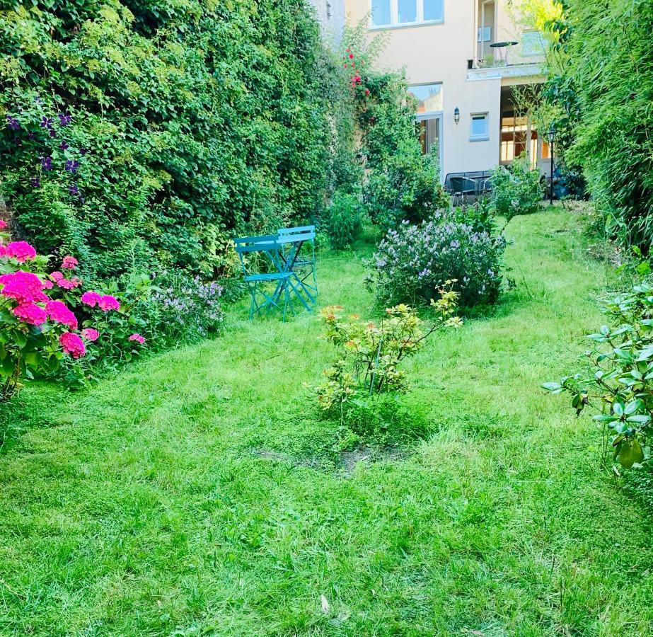 Apartment Bijou > Parvis St Pierre *