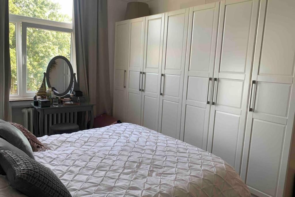 Parc Astrid: Superbe En Apartment
