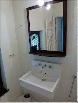 Apartment Yawn *