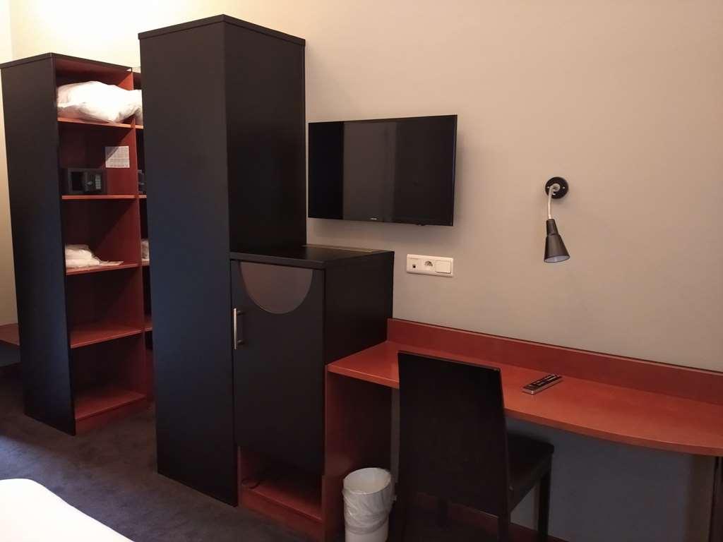 Ibis Brussels Erasmus Hotel 3*