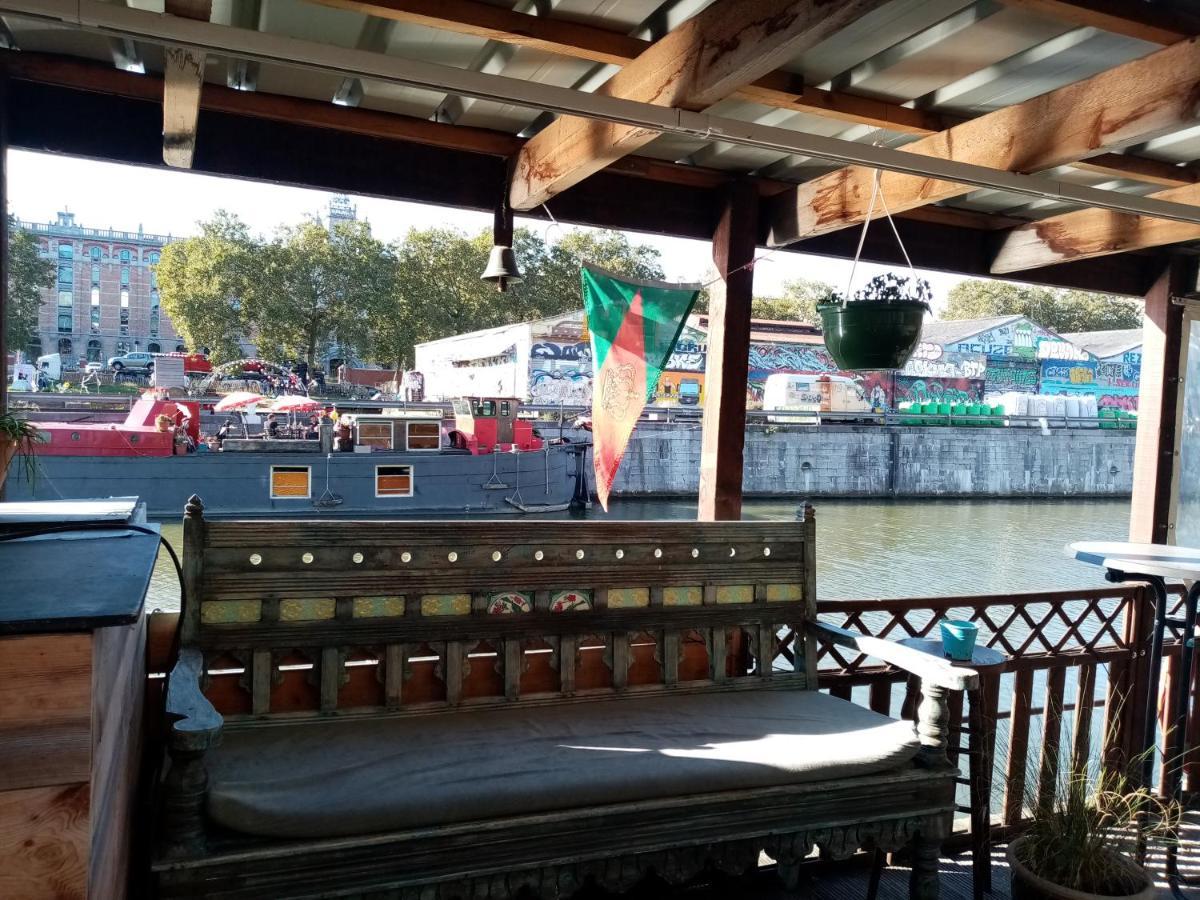 Edouard Boat Botel