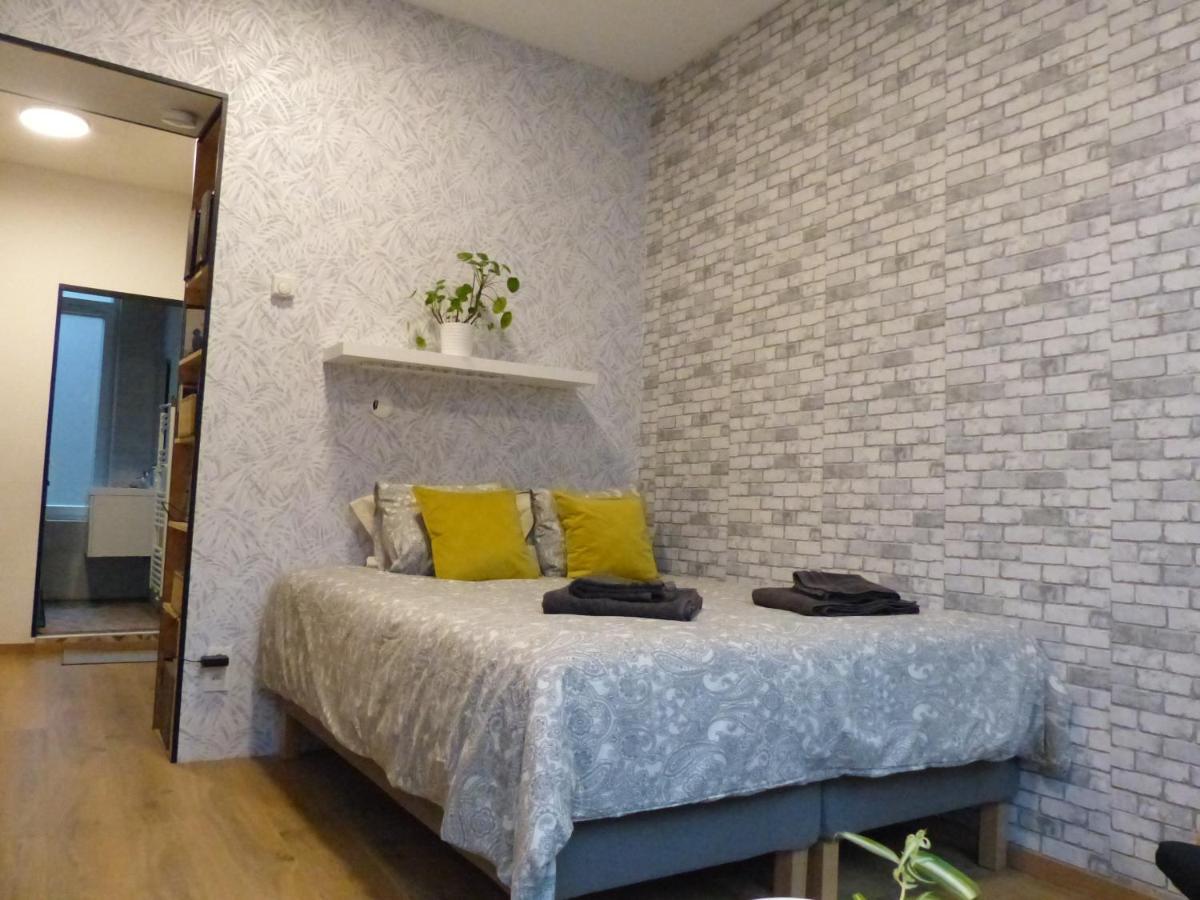 Apartment Superbe Au 1er Etage, Proche De La Gare Du Midi