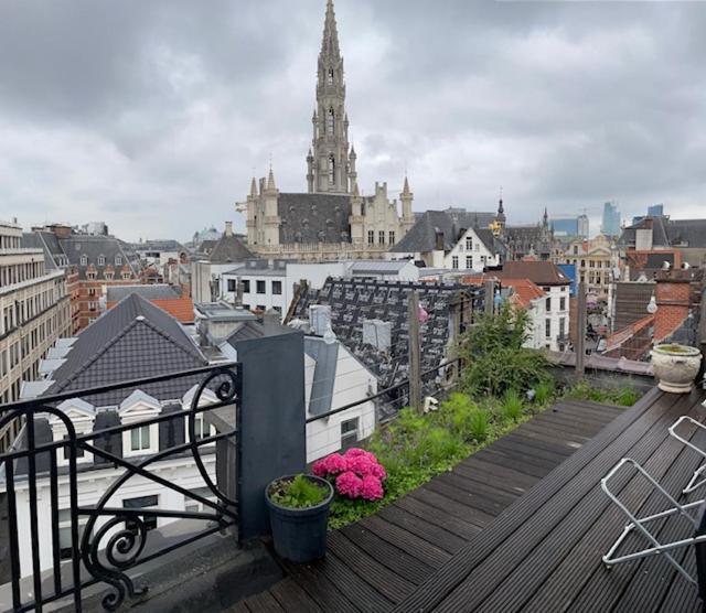 Duplex Dernier Etage Avec Terasse A Deux Pas De La Grand Place * Bruxelas