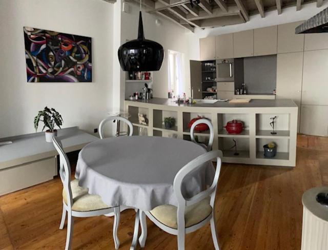 Duplex Dernier Etage Avec Terasse A Deux Pas De La Grand Place * Bruxelas