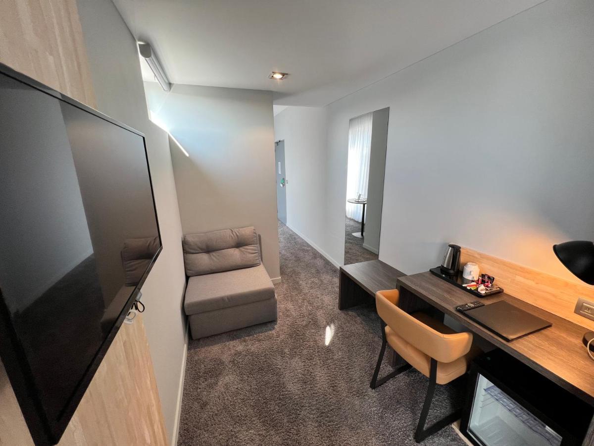 Western Royal Centre Khách sạn 3*