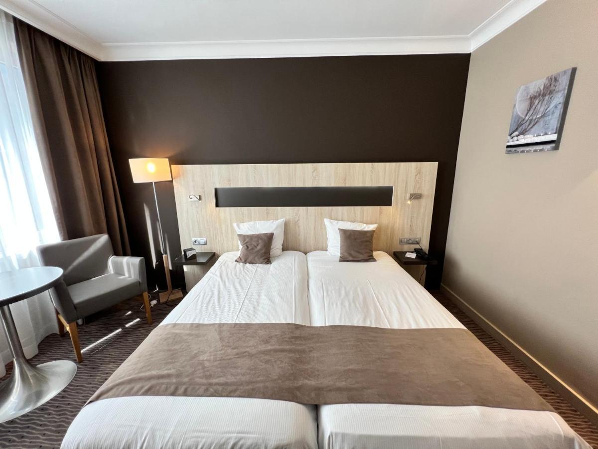 Western Royal Centre Khách sạn 3*