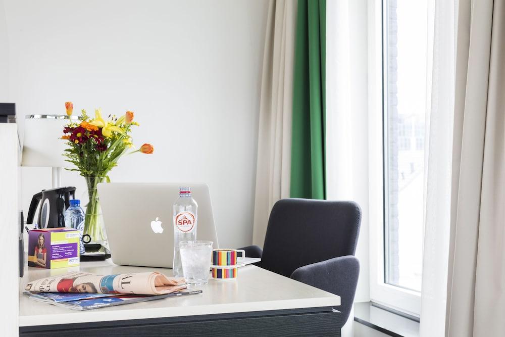 Hotel Park By Radisson Brussels Centre Midi 3*