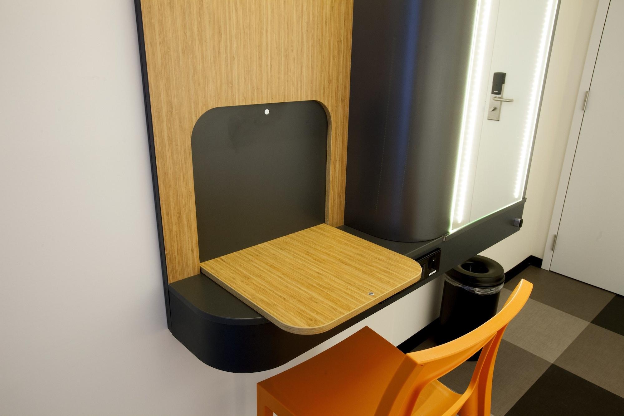 Easyhotel Centre Khách sạn 3*