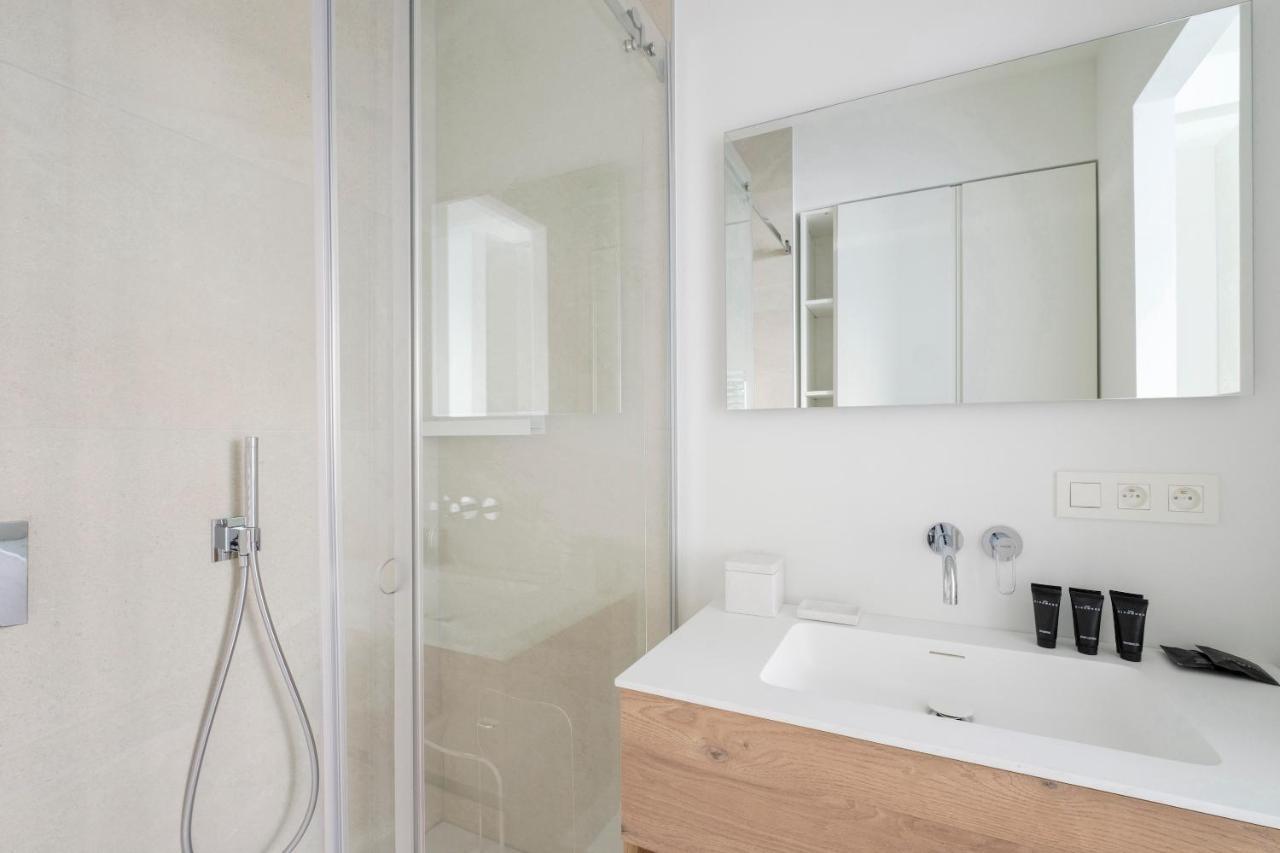 1 Bedroom With Balcony Avenue Louise Brussels