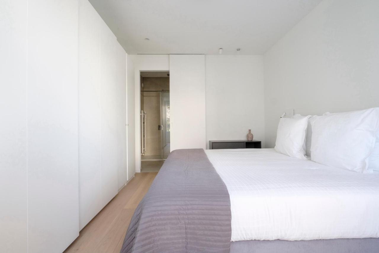 1 Bedroom With Balcony Avenue Louise Apartment *