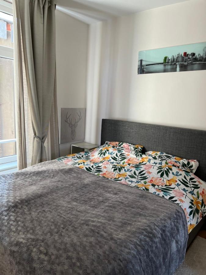 Cosy With Canal View Apartment *
