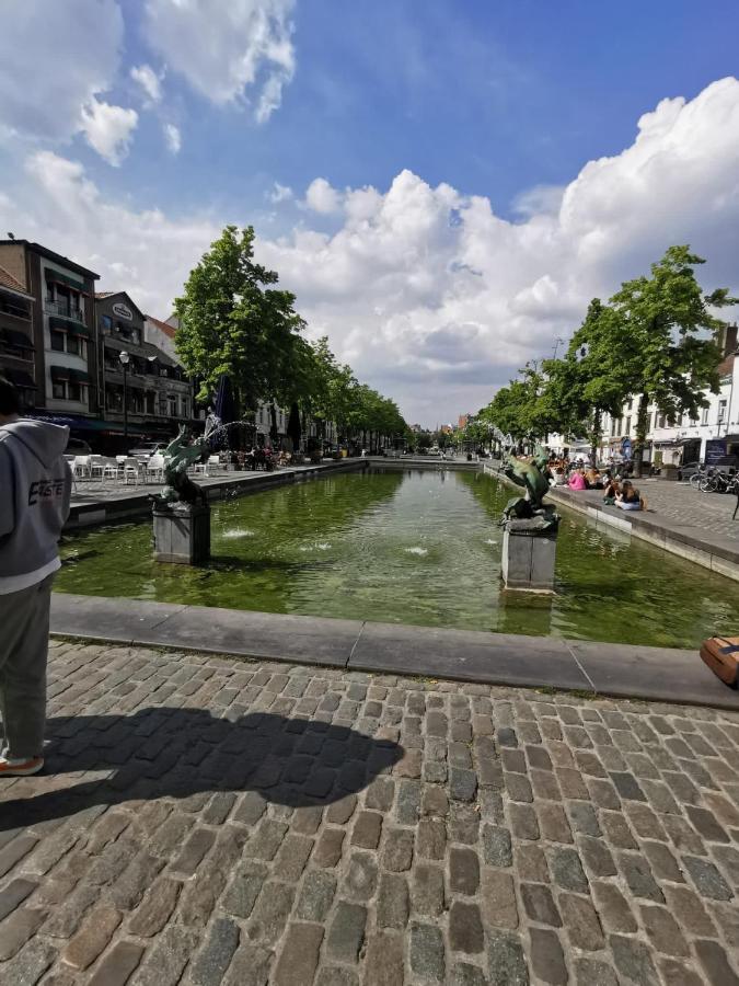 Charming Duplex On The Canal Bruxelas