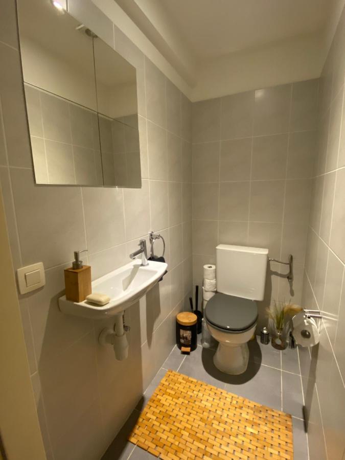 Chambre, Salle Sport, Grand Patio, Salle De Bain - Luxueux Appartement Idealement Localise Dans Le Centre De Bruxelles