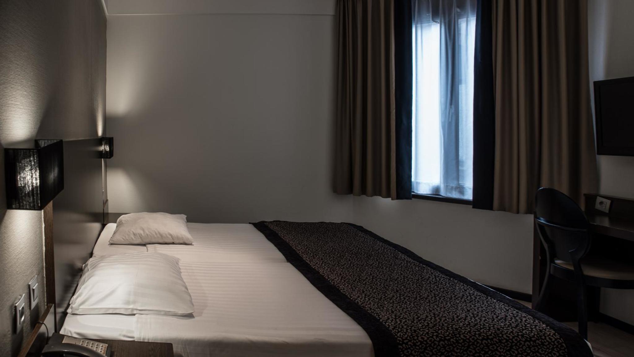 Floris Ustel Midi Hotel