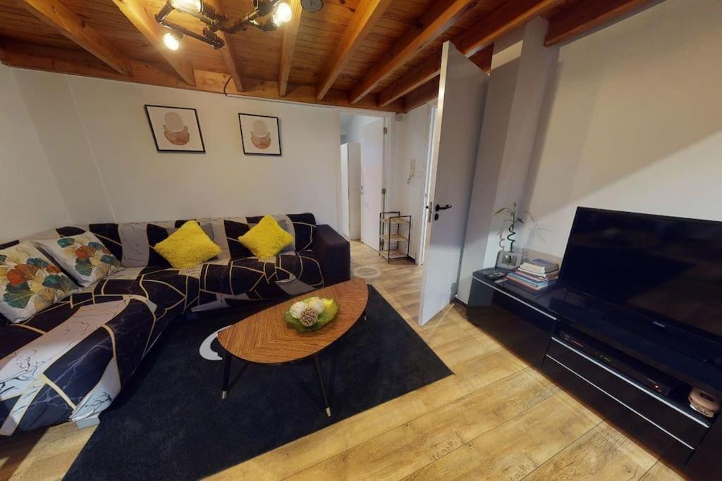 2 Bedroom With A Rooftop Terrace On 3rd Floor * Brussel