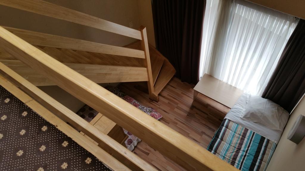 Khách sạn hẻo lánh Aryan