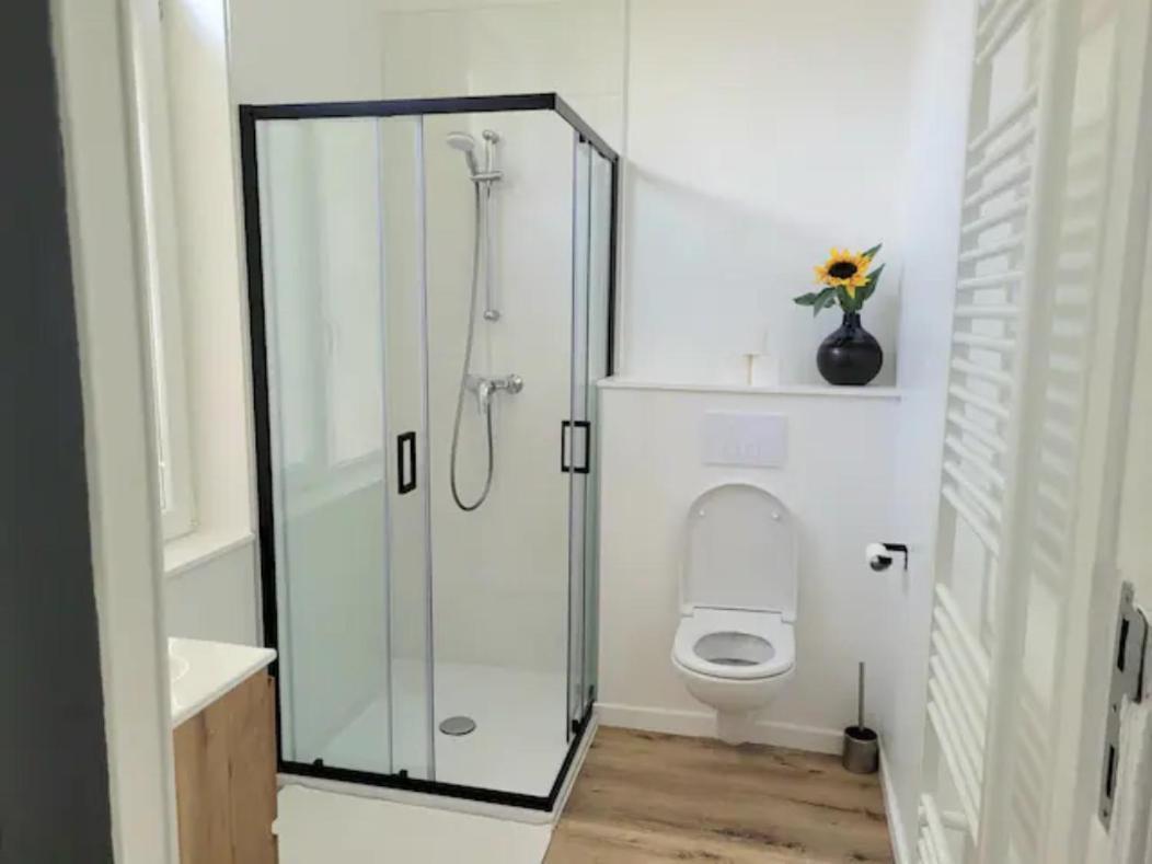 Brand New With Private Bathroom And Balcony-terrasse *