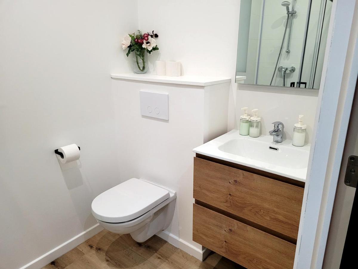 Brand New With Private Bathroom And Balcony-terrasse Guest house Brussels