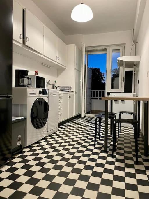 Apartment Spacious Next To Parc Du Cinquantenaire Brussels