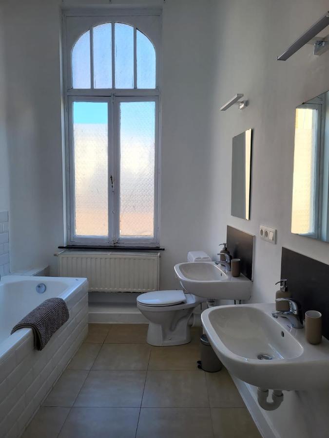 Brussels Bed & Blockchain Private With Shared Bathroom Etterbeek