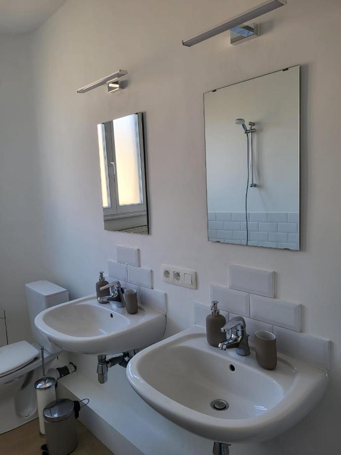 Brussels Bed & Blockchain Private With Shared Bathroom