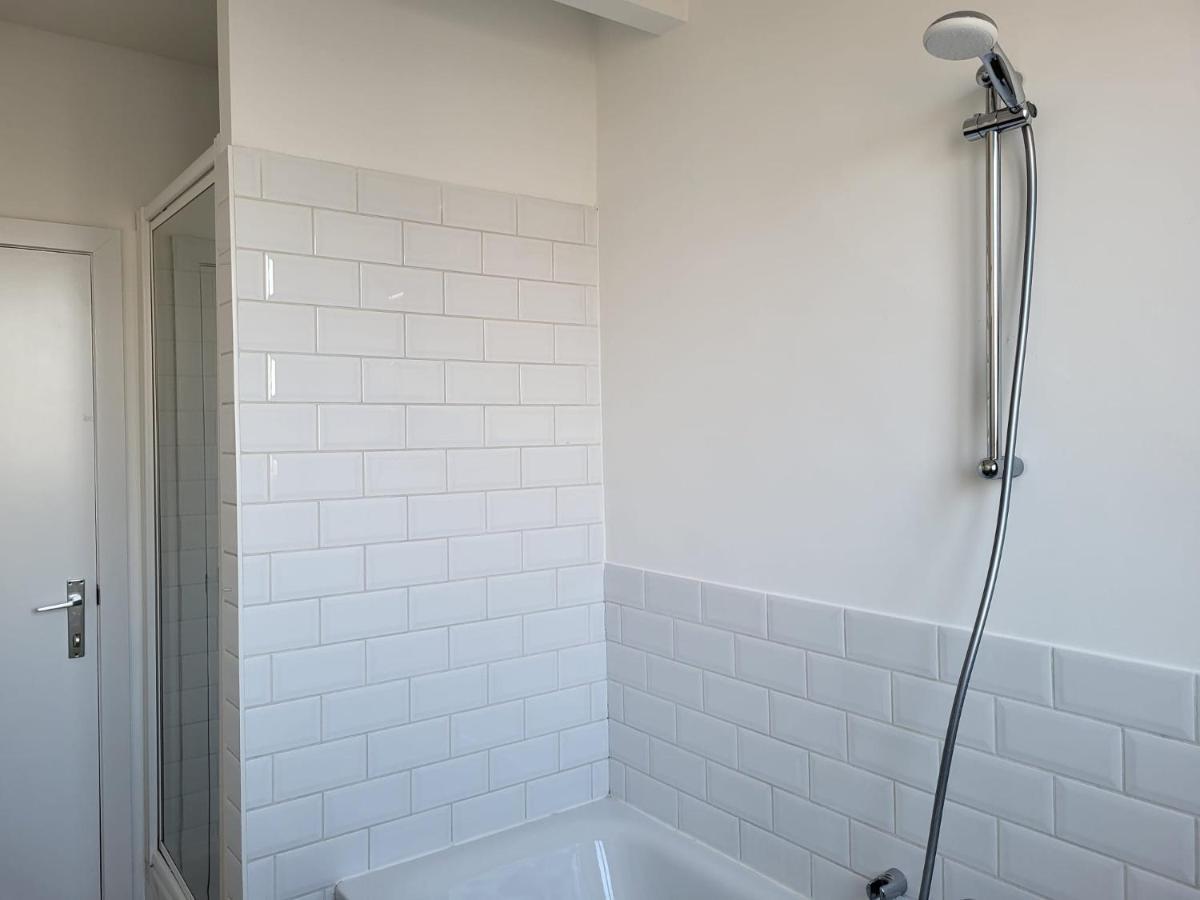 Casa de hóspedes Brussels Bed & Blockchain Private With Shared Bathroom Etterbeek