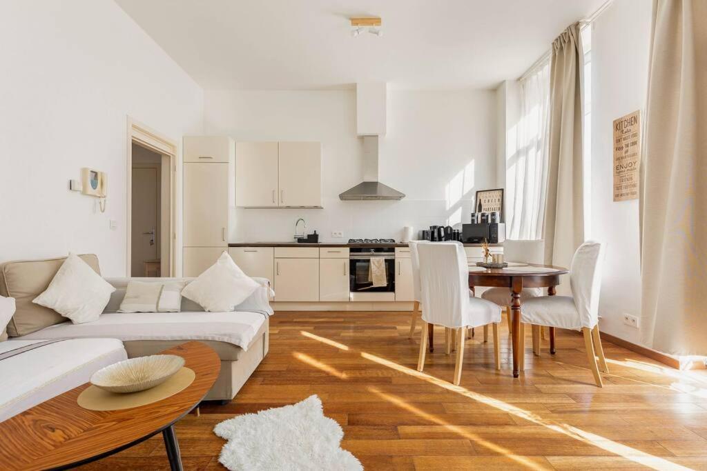 Bel Proche De Gare Du Midi, A Cote Du Centre *