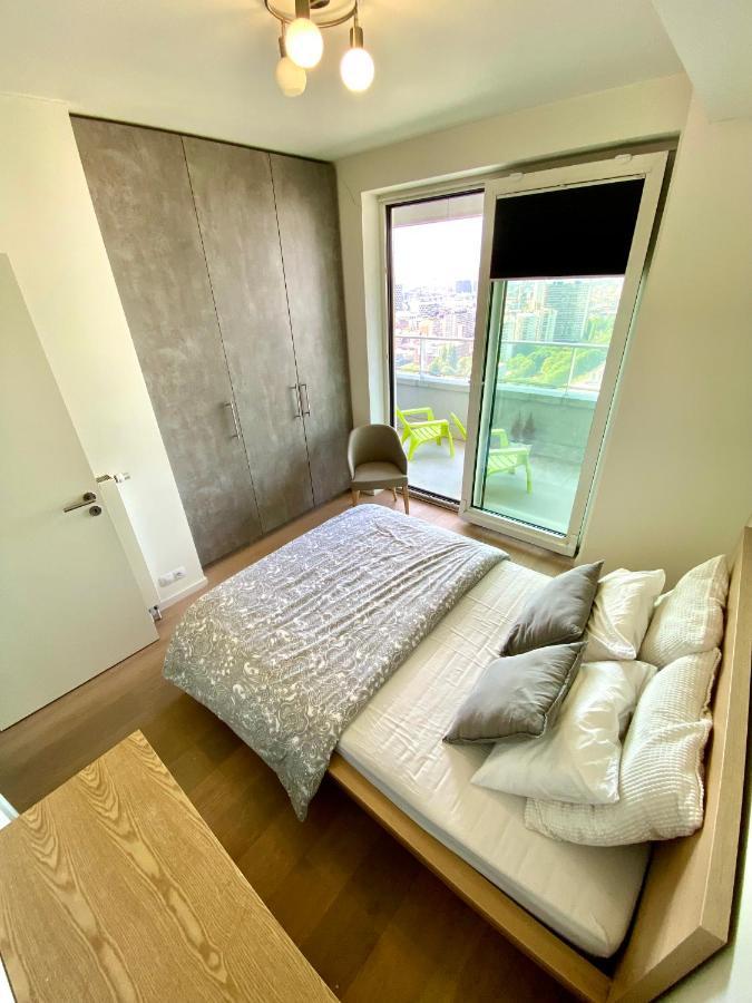 Private On An Espectacular And Unique View Shared Flat Apartment