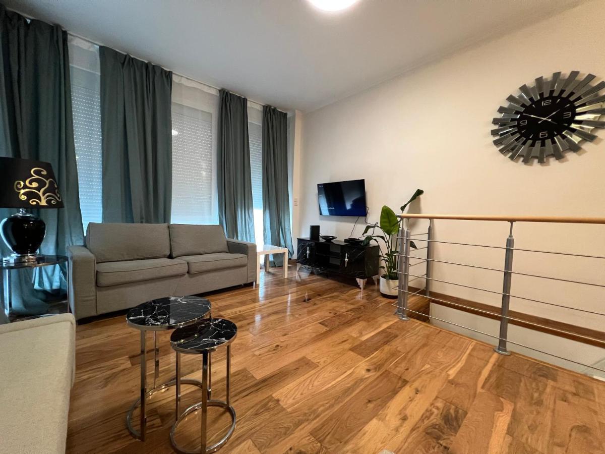 Design Europarlament With Private Terrace Appartement *