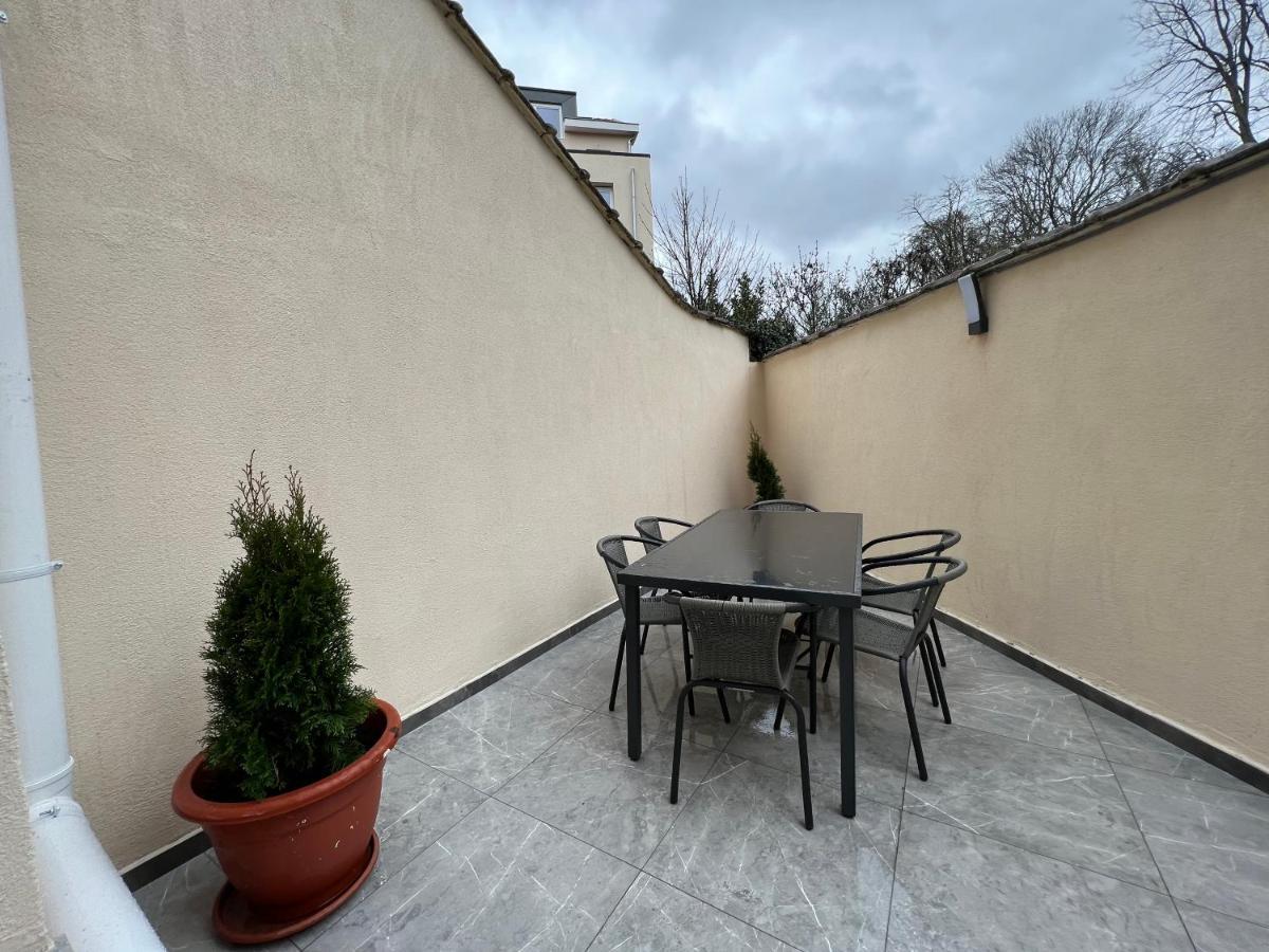 Design Europarlament With Private Terrace